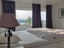 Neu 55min von Oslo Ferienhaus mit Aussicht Sauna Wassersport，位于Berger的酒店