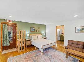 Charming 1 Bedroom on Main St.，位于旧福奇的酒店