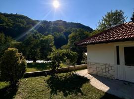 Oaza Vrbas - Riverside Bungalow，位于亚伊采的酒店
