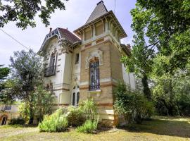 Villa Familiale près du Moulleau et Plage des Arbousiers avec Grand Jardin et Terrasse - FR-1-433-18，位于阿卡雄的酒店