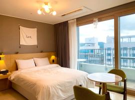 Blue Terra Sokcho，位于束草市襄阳国际机场 - YNY附近的酒店