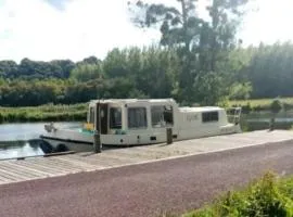 Agréable bateau péniche