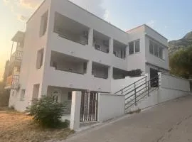 Stan Bijela Kuca
