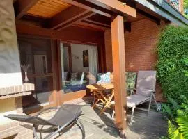 Grüne Oase mit Terrasse