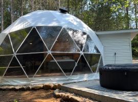 Le Cocon - D&ocirc;me en nature，位于Saint Zenon的豪华帐篷