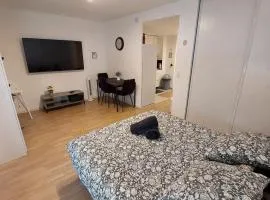 Cosy Home 4 - Spacieux studio avec parking - 30 min Paris