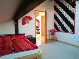 Großzügige und kunstvolle Dachgeschosswohnung
