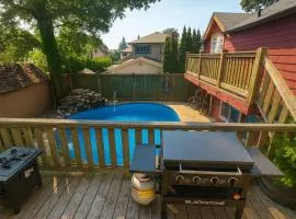 Heritage 2BR Home with Pool and BBQ Sleeps 6 "Melrose Place"