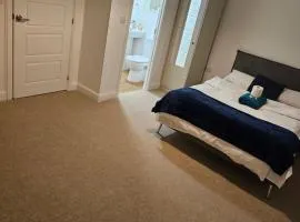 Large Doubleroom Dartford Central-Close to all amenities