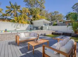Lakeshore Cottage - Boho Chic with Poolside Deck