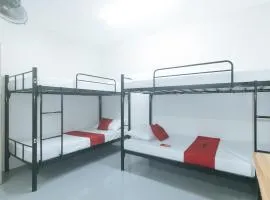 RedDoorz at Qhouzz near PUP