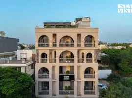 StayVista Residences near Cyber City Hub with Gym & Air Purifier