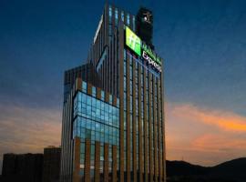 Holiday Inn Express Shenzhen North Station By IHG，位于深圳的假日酒店