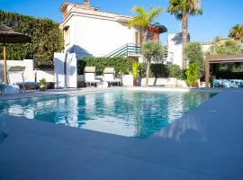 DimorAmare LUXURY BeB POOL AND BEACH