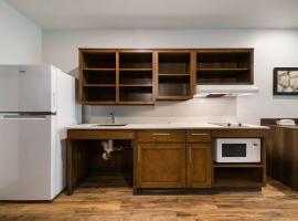 WoodSpring Suites Cocoa Beach - Rockledge，位于罗克雷治的酒店