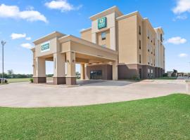 Quality Inn & Suites Pearsall，位于Pearsall的酒店