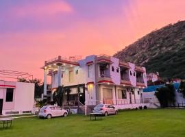 Hotel & Resort Virasat inn，位于阿尔瓦尔的酒店