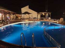 Tabistヴィラダイオーリゾート伊勢志摩，位于志摩市的带泳池的酒店