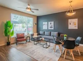 The Luxe Lookout Balcony Pool Sleeps 4