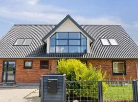 Near Beach And Golf With Multi-Purpose Room