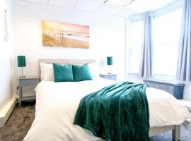 Modern Cozy Flat with Great Location，位于布莱奇利的酒店