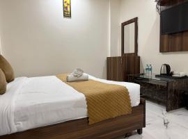 Hotel Kartik - Best selling Property In Chandigarh，位于钱德加尔昌迪加尔机场 - IXC附近的酒店