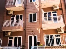 SUNNY LUXURIOUS STAY - Comfort with Luxury Feel - Near LPU & Phagwara