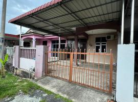 D Anggun Homestay，位于Kampung Gurun的酒店
