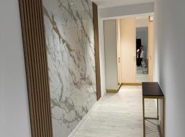 Pipera Platza Residence 5 luxury 1 bedroom，位于沃伦塔里的高尔夫酒店