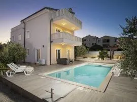 Villa Bellavista with 8 Bedrooms, Private Pool and Sauna