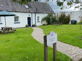 Fordie South Cottage，位于科姆里的酒店