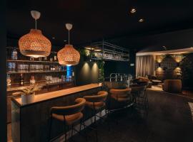 爱酷酒店，位于亨克的酒店