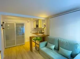 Studio spacieux avec terrasse privée, clim et parking payants