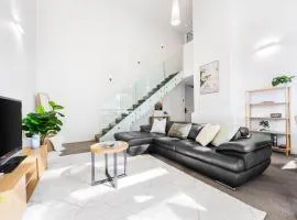 Foundry Top Floor 2BR Loft Parking & Workspace