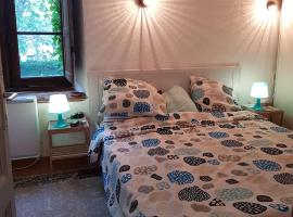 Au pied du Colorado Provencal，位于吕斯特勒的酒店