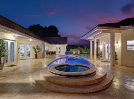 The Grand Luxe 8BR Villa w POOL and basketball
