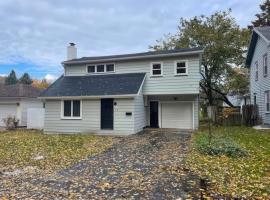 N Lake Ontario 3BR Home Near Beach Seabreeze，位于罗切斯特的酒店