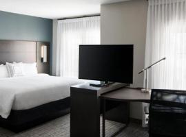 Residence Inn by Marriott Navarre Waterfront，位于纳瓦拉的酒店