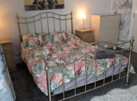 Kettering Town Vacations Free WiFi & Long stay Double & Single room available