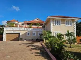 Chateau Gloria Luxury Villa