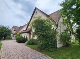 Große ruhige Ferienwohnung in Segringen, Dachterasse, Fernblick vom Grundstück