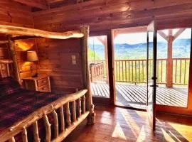 Pet-Friendly Townsend Mtn Cabin w Hot Tub, Daybed Patio