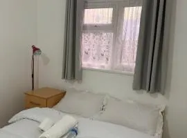 Spacious Double Room - Central Dartford