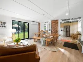 The Dingaling - Beach House Bliss with Firepit & BBQ