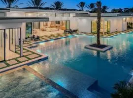 Sleeps 31 2 Luxury Villas w Pool Spa Putting Green Bravo by AvantStay