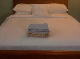 Anibare Bright & Spacious Private Home & Parking