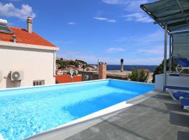 Holiday Home in Korcula with Sea View，位于扎瓦拉提卡的酒店