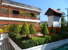 彩虹小木屋酒店，位于湄宏颂的酒店