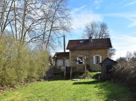 Cottage in France with Garden near Lake，位于Montaron的酒店