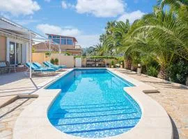 Sunny Poolside Stay in Busot